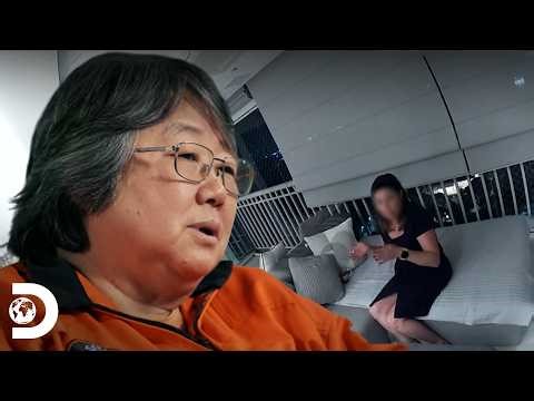 Officers provide first aid to an injured girl | The Eyes of the Law | Discovery Latin America