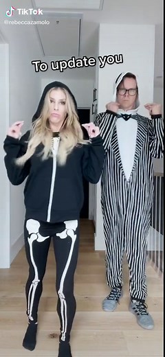 Baby bump reveal🤰🏼@matt.slays Can’t believe it’s been 51/2 months already. Send ideas for Halloween costumes #pregnancy #22weekspregnant #zamfam
