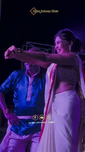 Nellore Anchor Vijji & Murali Babai Amazing Dance Vibes: Bussekki Vastavo Song! #event #dance #viral
