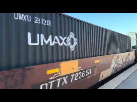 CSX 976 leads I031 southbound at Woodbridge, VA on 12/11/25 w/Awesome Hornshow!