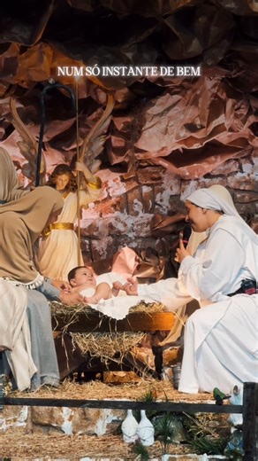 Ir Kelly | Instituto Hesed on Instagram: "Diante do Menino Jesus, o coração se aquieta. Hoje fomos conduzidos por um canto simples e cheio de amor, oferecido como oração, como colo, como entrega. Que neste tempo de novena, possamos aprender com o Menino Jesus a confiança, a humildade e a ternura que transformam lares e corações. Coloque nos comentários sua intenção e ofereça esta novena ao Menino Jesus."
