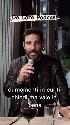 @edoardoleo a #decore #podcast ci racconta delle difficoltà del fare la carriera dell’ #attore dell’ #impegno e del #sacrificio e noi lo ringraziamo per essersi aperto con noi. @alessandro_imdc e @danilodafiumicino dall’ @anticlub_roma trovate la puntata intera al link in bio e nelle storie. | De Core - Podcast
