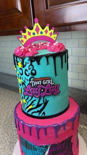 Birthday Cake Recipe and Decorating Tutorial for a Birthday Queen 👑