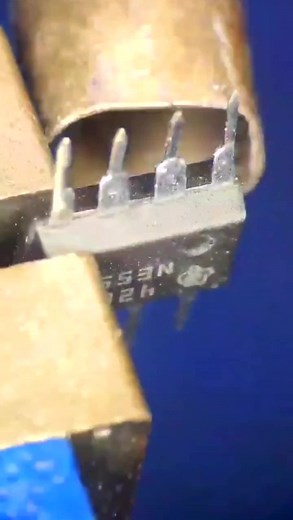 Look #NE555 #howtomake #diyproject #electronicproject #circuitdiagram #utsource #electronic #IC