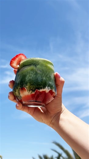Matcha just got a glow-up 🍓✨ Say hello to your new favorite iced drink: a strawberry Sun Chlorella matcha combo that’s as pretty as it is powerful. Would you try this? 👀 #matcha #strawberrymatcha #latte #drinkrecipe #chlorella | Sun Chlorella USA