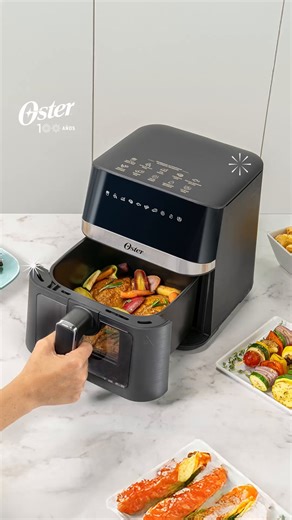 ✨ Cocinar nunca fue tan fácil (y placentero) 🍗 Con la Airfryer Digital Oster® de 4L disfrutás comidas crujientes, doradas y más saludables, porque usás hasta 99% menos aceite. Además, su recubrimiento DiamondForce™ es ultra resistente y ¡se limpia en un instante!. ⁠ 🔥 Con 10 programas automáticos y luz interna, solo te queda disfrutar del sabor. Contanos, ¿con qué receta te quedas?. Y también si te gustaría que te enseñemos a cocinar algún plato en especial para hacerlo en tu nueva Aifryer. #O