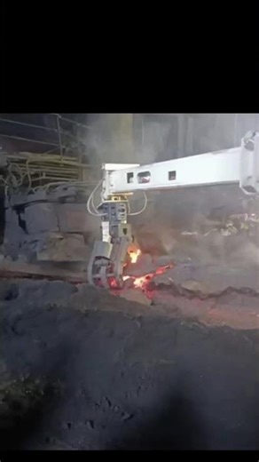 Blast Furnace cast house runner maintenance and cleaning machine