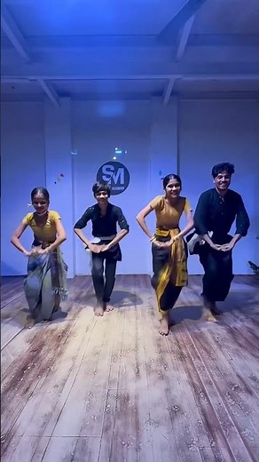 Kombadi Palali | Lyrical Video | jatra Marathi Movie | Bharat Jadhav, Kranti Redkar, Vijay Chavan,