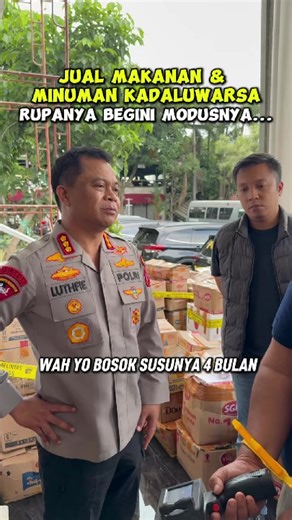 Hati-hati, tanggal kedaluwarsa bisa dimanipulasi! Sebanyak 385 kardus produk ilegal berhasil diamankan. Para pelaku mengubah tanggal expired hingga 4 bulan lebih lama dari aslinya. Pastikan Anda belanja di tempat terpercaya dan selalu teliti melihat fisik kemasan. Kami akan terus menindak tegas oknum yang merugikan masyarakat.