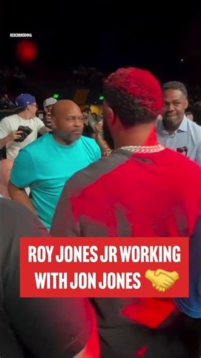 Roy Jones Jr offering some boxing advice to Jon Jones and UFC heavyweight Gable Steveson 🥊