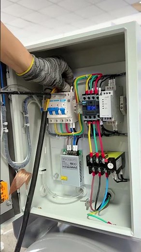 Assembly of rotary vane vacuum pump stations