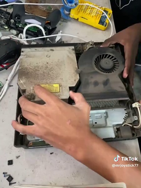 LIMPEZA E TROCA DE PASTA TÉRMICA NO PS3 —————————— #ps3 #ps4 #joystick #ps3games #ps1 #playstation