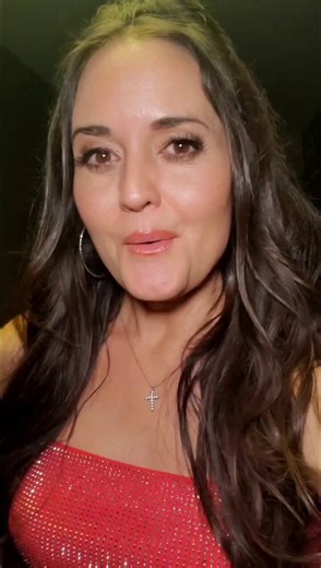 I can say I sang at American Idol, right? I think this counts? (j/k) 😅 ..What an awesome time celebrating music and all things 90's at @AmericanIdol on Monday!!🔥 ..I loved chatting with the gorgeous & talented @carrieunderwood before the show & during the show with @RyanSeacrest (to catch him up on my @PureFlix movies!), and it was such a blast to hang with fellow 90's OG's like @daniellefishel (the other Savage brother gf 😋), @hollyrpeete, @AndreaBarber, #markcurry, @CarolineRhea, and my fel