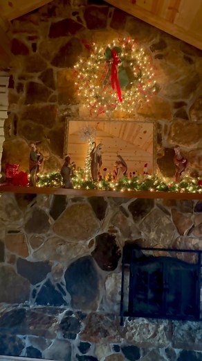 I finally tackled this today! 🤪 I knew I was gonna be back up an 8 foot ladder to finish it, so I had been procrastinating! 😂😂 Another piece of the Christmas puzzle complete here. ❤️🎄 I’ve got 3 Nativities, this is the first one I’ve brought out. This one made the Christmas room feel really peaceful tonight. ❤️🎄😇 | Old Fashioned Christmas