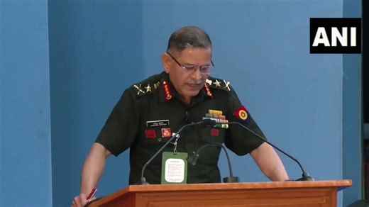 🇮🇳 Army Chief Upendra Dwivedi on drone warfare:“Every soldier should be able to fly a drone — ‘Eagle on the arm’. We are training maximum pilots across units.”Says India is not short of manpower, but needs better coordination & AI integration.Adds lessons from Operation Sindoor:IFF confusion & heavy jamming made drone identification difficult.