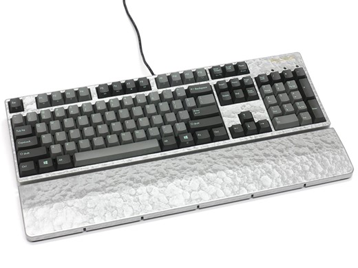 FILCO、銀の下地で沸き立つ雲を表現した漆塗りキーボード