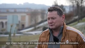 Legújabb kisfilmünkben a népszerű sportoló, Erdei Zsolt mesél a budai Várhoz kapcsolódó élményeiről. A profi ökölvívó világbajnok korábban randizni, később már gyermekeivel látogatott el a Várba, ahol mindig nagyon jól érezte magát. „Madár” szerint a történelmi környezet és az épületek megújítása nemcsak a külföldiek, de a magyarok számára is vonzóbbá tette a Budavári Palotanegyedet. | Nemzeti Hauszmann Program