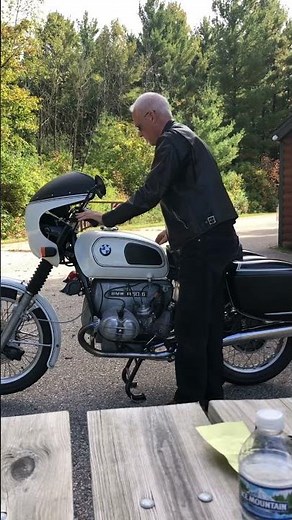 Vintage 1976 BMW R90/6 start and idle