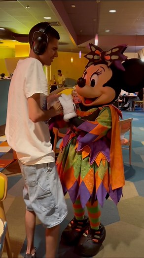 Minnie Mouse letting Thomas feel her nose and ear at Goofy’s Kitchen #autism #autismawareness #autismacceptance #asd #autismdad #differentnotless #specialneeds #disneyland #disney #disneyparks #disneycharacters #disneyland70 #halloween #characterdining #goofyskitchen #minniemouse #fblifestyle | MagicWithThomas