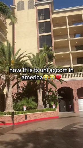 this is my sixth form friend’s ACCOM 😭😭😭 in la and it costs £8.5k per year i paid more for sidney webb 💔😭 #ukuni #usc #university #oxbridge #sixthform