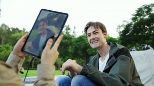 INIU 140W Power Bank, Compact 25000mAh High Capacity Laptop Portable Charger, USB C in&Out Tablet Powerbank, Smart Digital Display Phone Charger for iPhone 17 16, Samsung, iPad, MacBook, Laptop etc.