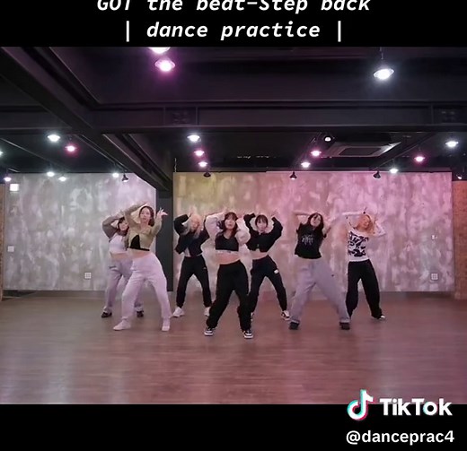 Elegant Kpop Dance Practice with Difficult Choreography