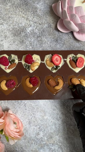 Personalised Artisan Chocolate on Instagram: "A gift can be anything, because the main thing is attention! But how pleasant it is doubly, if the gift pleases no less! Present our handmade chocolate 🩷🎁 The unique chocolate.co.uk #chocolate #chocolat #chocolovers #chocolover #chocolates #slabs#hearts#gift#gifts#giftidea#giftformum#anniversarygift #christmasgifts"