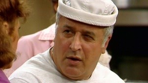 Alice: Season 7 Episode 23 Jolene Lets the Cat Out of the Bag