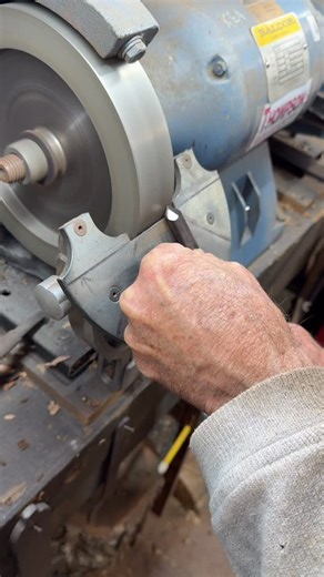 Emiliano Achaval on Instagram: "3/8 V bowl gouge. 40/40 grind. #maui #keawoodturningstudio#keawoodturningstudio #hawaii #woodturning koa koawood maui madeinmaui dougthompsontools mauiartist"