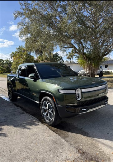 🏎️✨ Give your vehicle the care it deserves with our professional mobile auto detailing service! We bring high-quality cleaning, polishing, and paint protection directly to your location, saving you time while delivering showroom-level results. Our experienced team uses safe, eco-friendly products and proven techniques to restore shine, protect your paint, and retresh your interior. Enjoy the convenience of expert detailing at your doorstep and drive a car that looks and feels like new. Contact 