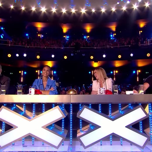 Lost Voice Guy has the audience ROARING with unique comedy routine | The Talent Hub