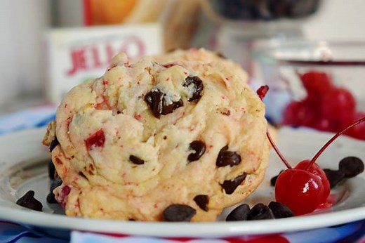 These Cherry Chocolate Chip Cookies are made with a cake mix and instant pudding. They pack all the flavor of cherries into a soft and moist cookie! Full Recipe Here: http://mydaylights.net/2016/07/easy-cherry-chocolate-chip-cookies.html | Jennifer Lyn Day Life & Beauty