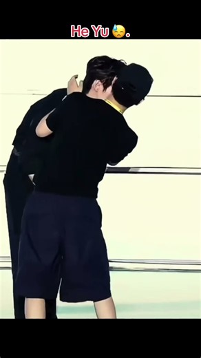 ㊗️He Yu needed help wiping off his sweat 😓 .#he_yu