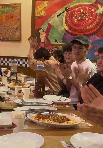 Cloud 7 Members Live Dance with Rainbow Effect Filter