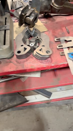 Long video explaining spring plates. There’s definitely more information that could be said. I was trying to keep the video as short as possible. also, yes, I realize that I said camber instead of spring plates, but I think you understand what I’m saying | Cage66 fabrication