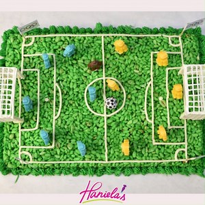 Soccer Rise Krispies Cake More Cakes https://www.facebook.com/hanielas/playlist/2005450136412583/ Follow Haniela's Get a full recipe https://www.youtube.com/watch?v=UHjo7zVVZyo | Haniela's