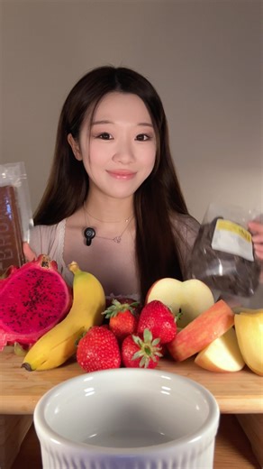 which bite was your favorite?🥝🍎🍌🍓🍫 #mukbang #chocolate #fruit #dessert #eating | Igumdrop