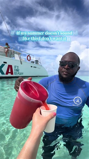 If my summer doesn’t sounds or look like this I DON’T WANT IT… running a strict program over here 🌺🍹☀️🌴 #adventuretime #beach #summer #scenicviews #inspirational