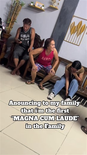 Graduation Surprise: Proudang Magna Cum Laude na Kapatid