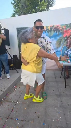 No tiene remedio … Dios mío que voy hacer ! Cristina Caceres y Beto Sancer | Mario Ache