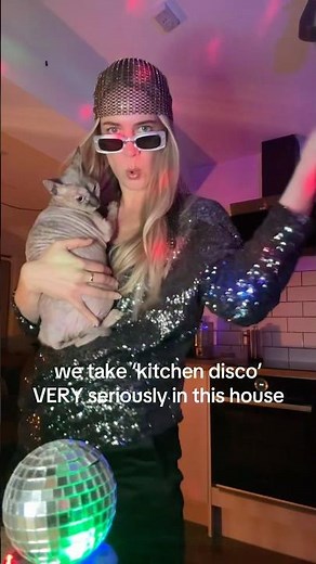 Kitchen disco over a night out #kitchendance #catdance #disconight