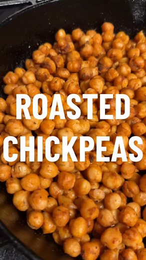 Roasted Chickpeas This easy recipe adds plant based protein/ fiber to any bowl you want to make and only takes 25min to put together. #chickpeas #garbanzos #roasted #garbanzobeans | Vegan Out The Mud