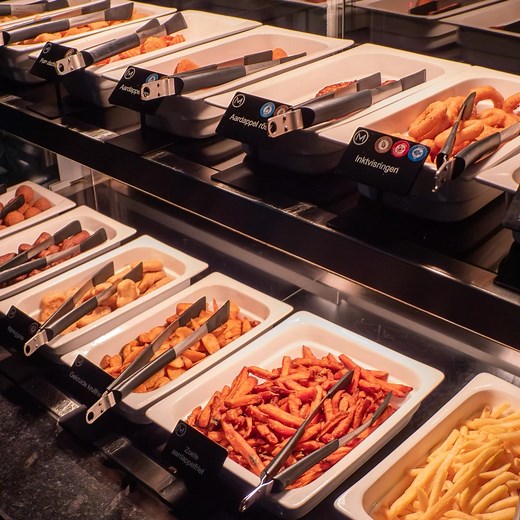 Zin in sushi? Heerlijke steaks? Asian streetfood? Of oneindig veel desserts? Waarom kiezen als het allemaal kan? 😋 Bij Mingle geniet je tijdens het all-in live cuisine arrangement onbeperkt van de lekkerste gerechten, van over de hele wereld. Proef en ontdek van alles wat je lekker vindt! 🌍✨ | MINGLE