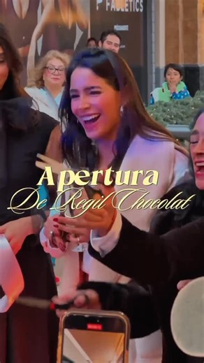 MICHELLE DE REGIL on Instagram: "No puedo explicarles la emoción tan grande… Oficialmente inauguramos la primera tienda física de De Regil Chocolat en Paseo Altozano, Morelia Michoacán 🤍🍫✨ Este sueño comenzó en 2020, entre recetas, pruebas, risas y mucho cacao… y hoy se vuelve realidad gracias a ustedes, que han creído en nuestra marca. Deseo con todo mi corazón que disfruten el mejor chocolate gourmet, artesanal y, lo que más me llena de orgullo, 100% mexicano. 🇲🇽✨ Esto apenas comienza ❤️ #