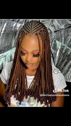 Jolie Modèle: Style et Élégance en Défilé