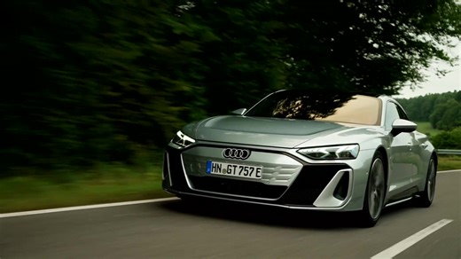 The new Audi S e-tron GT in Floret Silver Metallic Driving Video