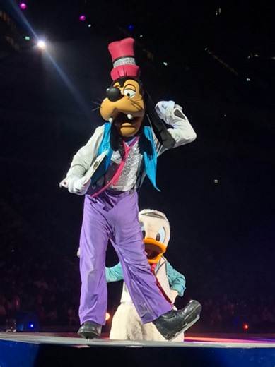 Disney On Ice ❄️⛸️✨️ Front row at The O2 Arena for Disney On Ice 💫 #Disney #disneyonice #music #trending #fyp @The O2 @Disney On Ice
