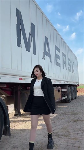 Tractor-trailer driving skills #automobile #girltrucker #truckdriver