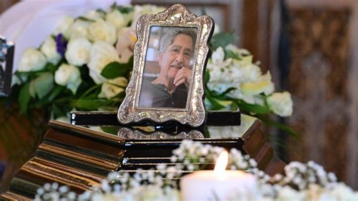 Νίκος Γαλάνος: Σε κλίμα συγκίνησης το τελευταίο «αντίο» στον αγαπημένο ηθοποιό | in.gr