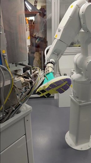 Watch On's spray-on running shoe robot in action